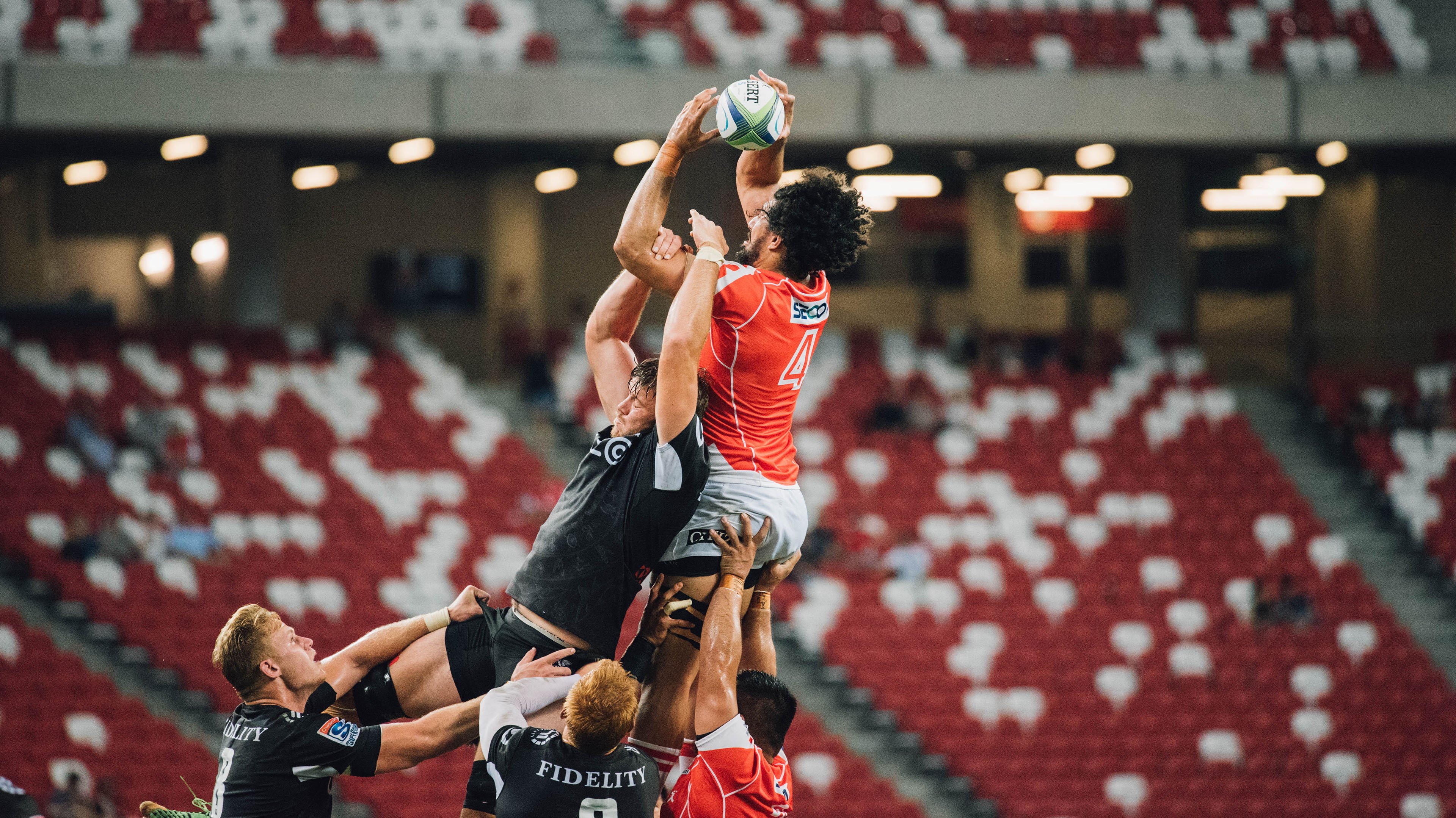 霍勒迪连续得分拉开差距,北京队火力压制广东队,京粤大战迎来战术革命